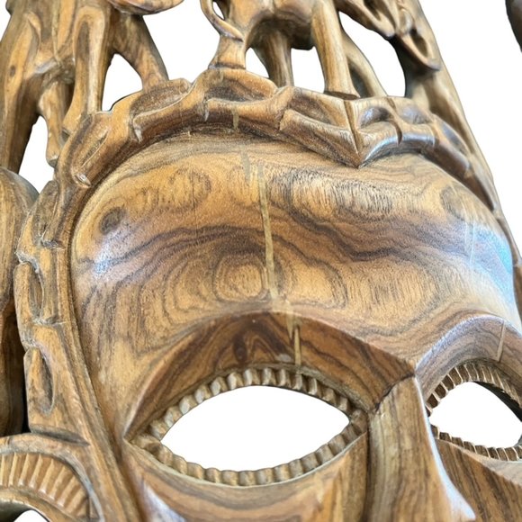 Africa Tribal Mask - Picture 2 of 5